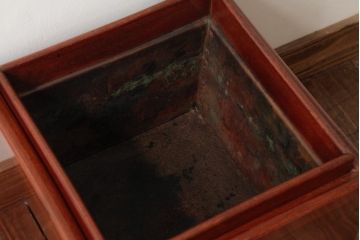 アンティーク雑貨　指物家具　昭和初期　ケヤキ玉杢材　銅壺(銅壷)付き 上手物!和の風情を堪能できる角火鉢(手あぶり、箱火鉢)(R-039253)