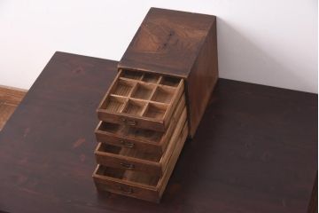 アンティーク家具　和製アンティーク　大正昭和初期　仕切り付きのコンパクトな小引き出し(卓上収納、小物収納)(R-039255)