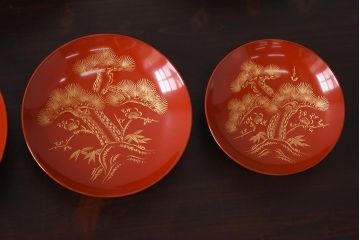 大正昭和初期　共箱　松竹梅沈金　輪島塗九ツ組盃・台付き(漆器、酒器、杯)(R-039259)
