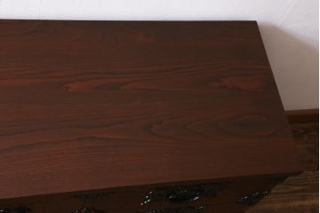 中古　伝統工芸　岩谷堂箪笥　天板リメイク・極厚栗無垢材　存在感のある豪華な金具が目を惹くローチェスト(テレビボード、引き出し、ローボード)(R-039260)