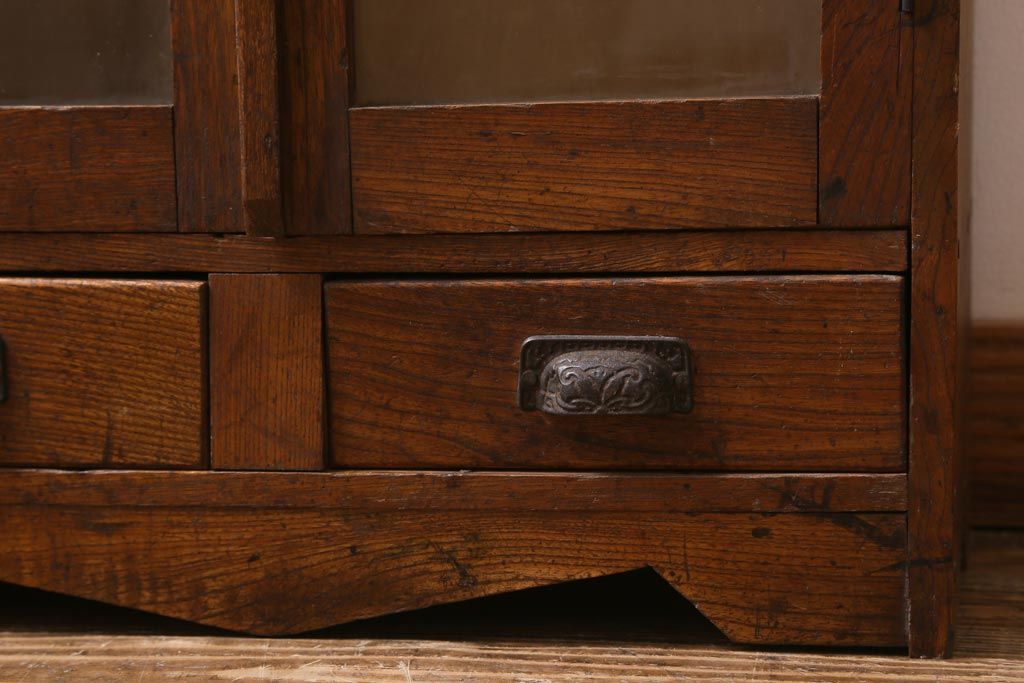 アンティーク家具　和製アンティーク　昭和初期　栓材　鳥の透かし彫りが趣ある本箱(ブックケース、収納棚)(R-039261)