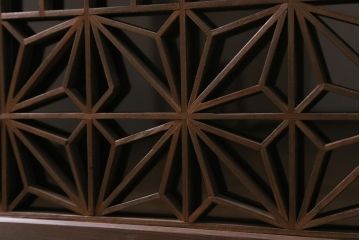 ラフジュ工房オリジナル　古建具リメイク　上品な組子の作りが風情漂う戸棚(書院戸、収納棚)(R-039262)