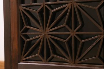 ラフジュ工房オリジナル　古建具リメイク　上品な組子の作りが風情漂う戸棚(書院戸、収納棚)(R-039262)