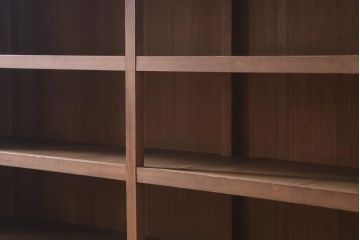 アンティーク家具　和製アンティーク　昭和初期　のぞき窓付き　味わい深い木味が魅力的な重ね戸棚(収納棚、キャビネット)(R-039263)