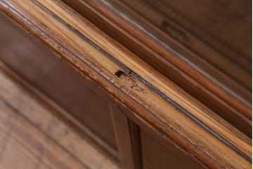 アンティーク家具　和製アンティーク　昭和初期　のぞき窓付き　味わい深い木味が魅力的な重ね戸棚(収納棚、キャビネット)(R-039263)