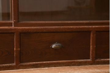 アンティーク家具　和製アンティーク　昭和初期　のぞき窓付き　味わい深い木味が魅力的な重ね戸棚(収納棚、キャビネット)(R-039263)