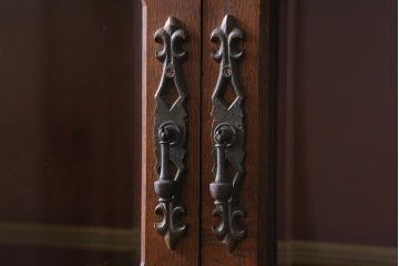 ビンテージ家具　ジャパンビンテージ　ナラ材　激レア!特注品　神戸の洋館で使われていたキャビネット(収納棚、戸棚、飾り棚)(R-039264)