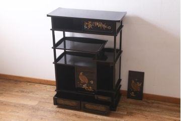中古　伝統工芸　輪島塗　一后一兆 作　銘入り　金蒔絵螺鈿飾り棚(茶棚)(R-039266)