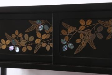 中古　伝統工芸　輪島塗　一后一兆 作　銘入り　金蒔絵螺鈿飾り棚(茶棚)(R-039266)