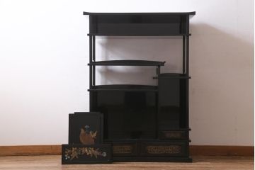中古　伝統工芸　輪島塗　一后一兆 作　銘入り　金蒔絵螺鈿飾り棚(茶棚)(R-039266)