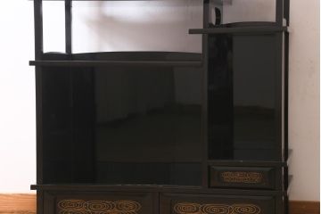 中古　伝統工芸　輪島塗　一后一兆 作　銘入り　金蒔絵螺鈿飾り棚(茶棚)(R-039266)