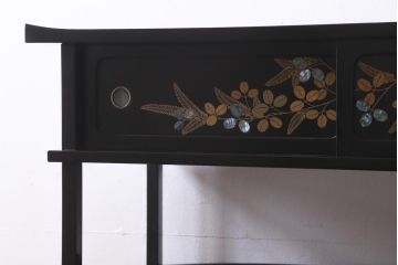 中古　伝統工芸　輪島塗　一后一兆 作　銘入り　金蒔絵螺鈿飾り棚(茶棚)(R-039266)