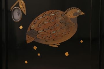 中古　伝統工芸　輪島塗　一后一兆 作　銘入り　金蒔絵螺鈿飾り棚(茶棚)(R-039266)