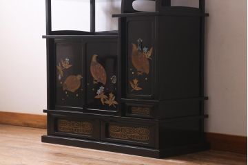 中古　伝統工芸　輪島塗　一后一兆 作　銘入り　金蒔絵螺鈿飾り棚(茶棚)(R-039266)