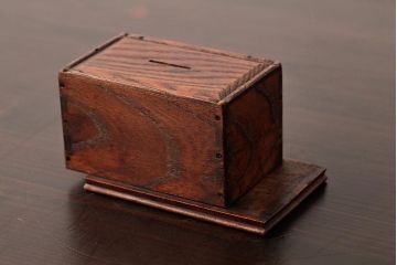 アンティーク雑貨　和製アンティーク　明治大正期　総栗材　味わい深さが魅力の貯金箱(木箱)(R-039271)