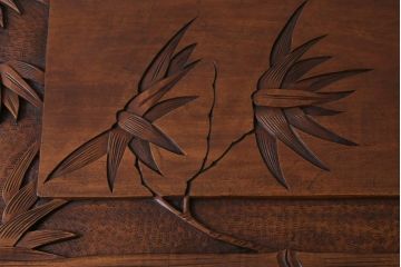 ビンテージ家具　伝統工芸　日光彫り　竹と鳥の彫刻が印象的な飾り棚(茶棚、違い棚、オープンラック)(R-039272)