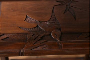 ビンテージ家具　伝統工芸　日光彫り　竹と鳥の彫刻が印象的な飾り棚(茶棚、違い棚、オープンラック)(R-039272)