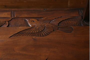 ビンテージ家具　伝統工芸　日光彫り　竹と鳥の彫刻が印象的な飾り棚(茶棚、違い棚、オープンラック)(R-039272)