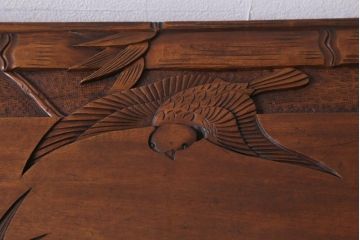 ビンテージ家具　伝統工芸　日光彫り　竹と鳥の彫刻が印象的な飾り棚(茶棚、違い棚、オープンラック)(R-039272)