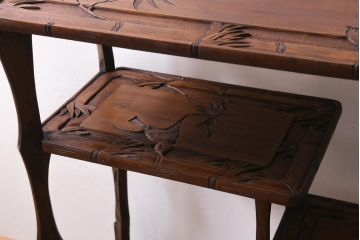 ビンテージ家具　伝統工芸　日光彫り　竹と鳥の彫刻が印象的な飾り棚(茶棚、違い棚、オープンラック)(R-039272)