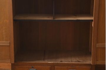 アンティーク家具　和製アンティーク　昭和初期　レトロな佇まいの本箱(ブックケース、収納棚、戸棚、キャビネット)(R-039275)
