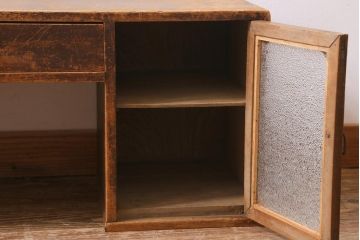 アンティーク家具　和製アンティーク　昭和初期　ダイヤガラス　花一輪の透かし彫りが愛らしい文机(座机、片袖机、ローテーブル)(R-039276)