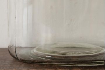 アンティーク雑貨　昭和後期　アルミ蓋付き　レトロな雰囲気漂うガラスビン(角瓶、キャニスター)(R-039280)