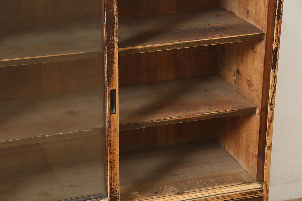 アンティーク家具　大正昭和初期　年月を重ねた木の味わいが楽しめる戸棚(収納棚、キャビネット、本箱)(R-039282)