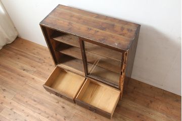 アンティーク家具　大正昭和初期　年月を重ねた木の味わいが楽しめる戸棚(収納棚、キャビネット、本箱)(R-039282)