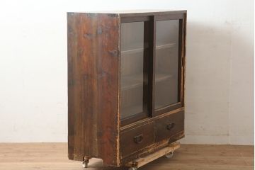 アンティーク家具　大正昭和初期　年月を重ねた木の味わいが楽しめる戸棚(収納棚、キャビネット、本箱)(R-039282)