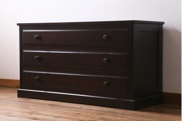 中古　北海道民芸家具　リメイク　和にも洋にもマッチするシックな雰囲気のローチェスト(引き出し、テレビボード)(R-039284)