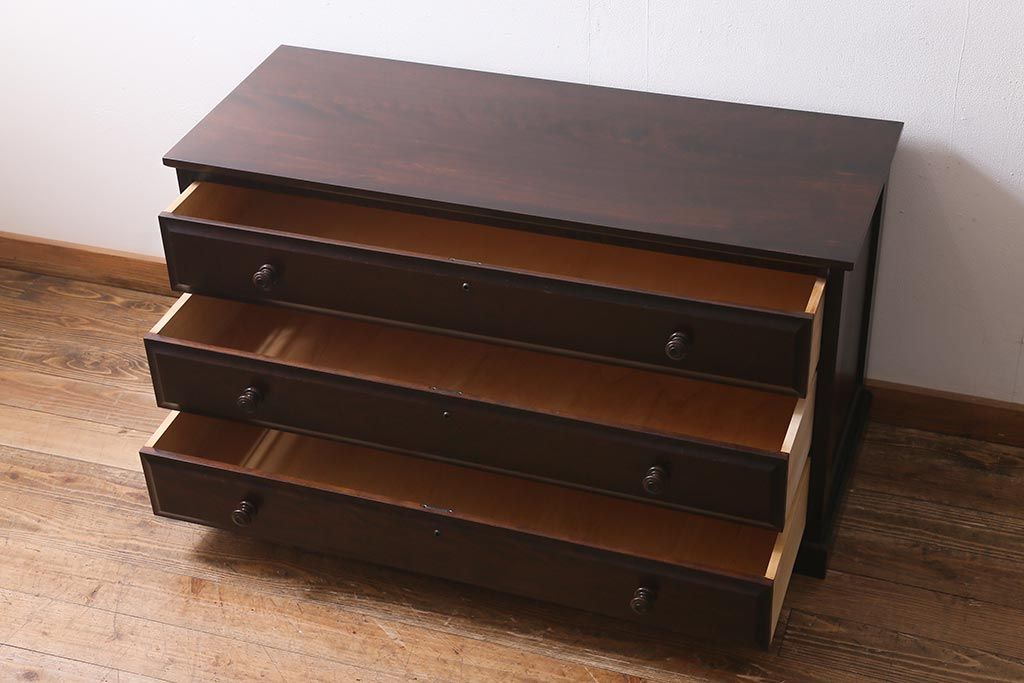 中古　北海道民芸家具　リメイク　和にも洋にもマッチするシックな雰囲気のローチェスト(引き出し、テレビボード)(R-039284)