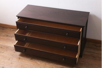 中古　北海道民芸家具　リメイク　和にも洋にもマッチするシックな雰囲気のローチェスト(引き出し、テレビボード)(R-039284)