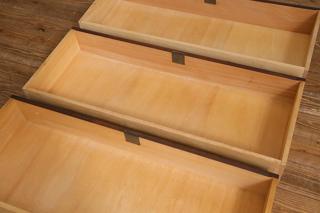 中古　北海道民芸家具　リメイク　和にも洋にもマッチするシックな雰囲気のローチェスト(引き出し、テレビボード)(R-039284)