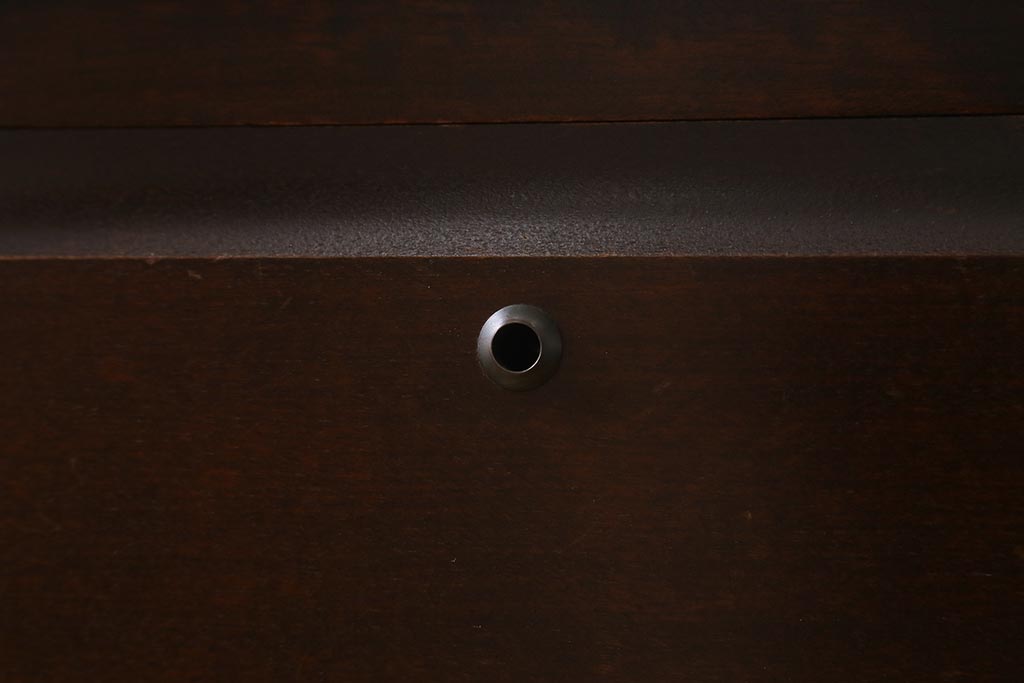 中古　北海道民芸家具　リメイク　和にも洋にもマッチするシックな雰囲気のローチェスト(引き出し、テレビボード)(R-039284)