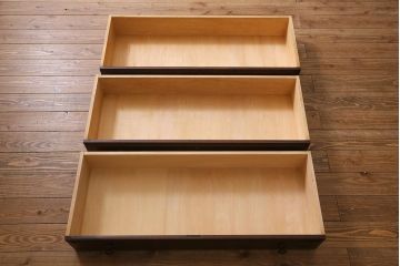 中古　北海道民芸家具　リメイク　和にも洋にもマッチするシックな雰囲気のローチェスト(引き出し、テレビボード)(R-039284)