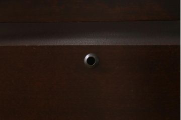 中古　北海道民芸家具　リメイク　和にも洋にもマッチするシックな雰囲気のローチェスト(引き出し、テレビボード)(R-039284)