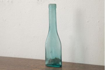 アンティーク雑貨　和製アンティーク　明治大正期　アンティークならではの個性あふれるガラスビン(アンティークボトル)(R-039287)