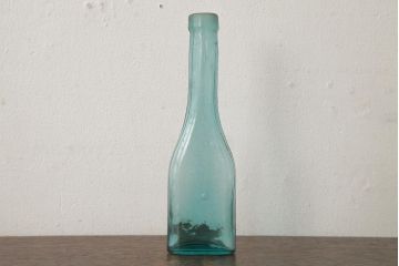 アンティーク雑貨　和製アンティーク　明治大正期　アンティークならではの個性あふれるガラスビン(アンティークボトル)(R-039287)