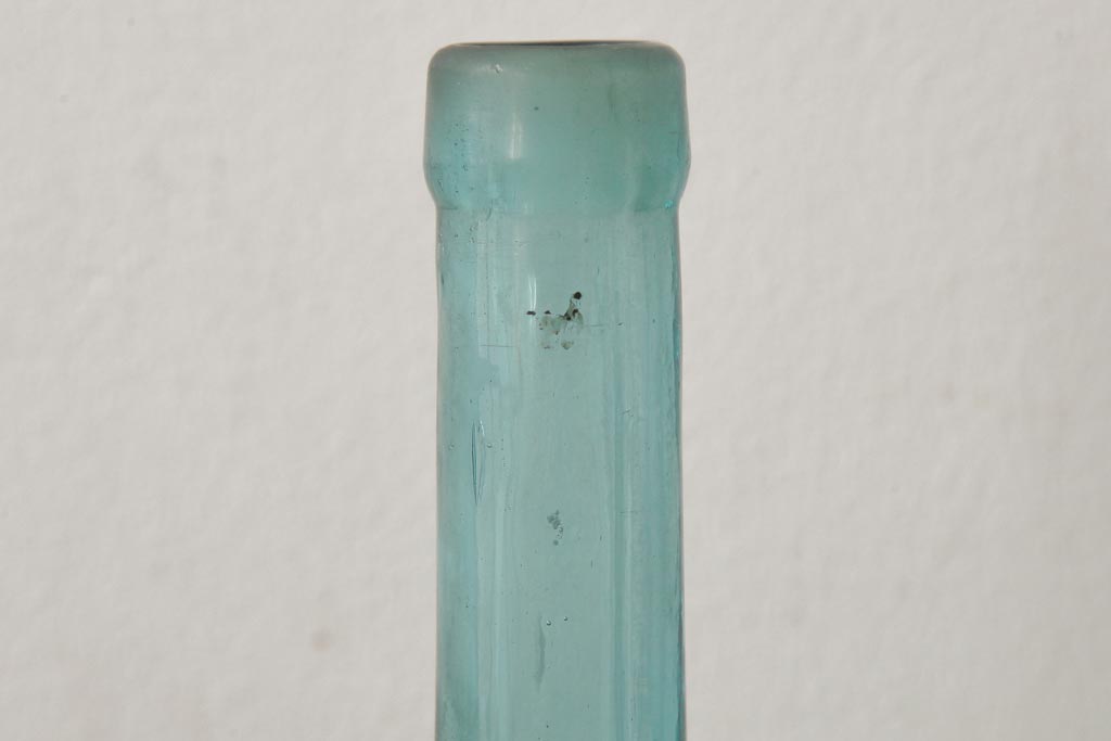 アンティーク雑貨　和製アンティーク　明治大正期　アンティークならではの個性あふれるガラスビン(アンティークボトル)(R-039287)