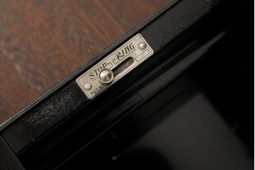 アンティーク雑貨　昭和レトロ　ミソノ製(MISONO　HAND　SAFE)　ノスタルジックな雰囲気のダイヤル式鉄製手提げ金庫(R-039288)