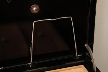 アンティーク雑貨　昭和レトロ　ミソノ製(MISONO　HAND　SAFE)　ノスタルジックな雰囲気のダイヤル式鉄製手提げ金庫(R-039288)