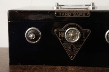アンティーク雑貨　昭和レトロ　ミソノ製(MISONO　HAND　SAFE)　ノスタルジックな雰囲気のダイヤル式鉄製手提げ金庫(R-039288)