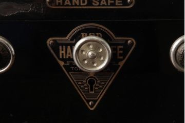アンティーク雑貨　昭和レトロ　ミソノ製(MISONO　HAND　SAFE)　ノスタルジックな雰囲気のダイヤル式鉄製手提げ金庫(R-039288)