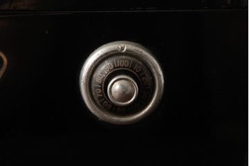 アンティーク雑貨　昭和レトロ　ミソノ製(MISONO　HAND　SAFE)　ノスタルジックな雰囲気のダイヤル式鉄製手提げ金庫(R-039288)
