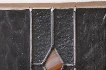 アンティーク建具　イギリスアンティーク　2色のカラーガラスが可愛らしいステンドグラスのペイントフィックス窓・小(明り取り)(R-39291)