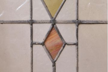 アンティーク建具　イギリスアンティーク　2色のカラーガラスが可愛らしいステンドグラスのペイントフィックス窓・小(明り取り)(R-39291)