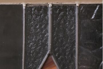 アンティーク建具　イギリスアンティーク　2色のカラーガラスが可愛らしいステンドグラスのペイントフィックス窓・小(明り取り)(R-39292)