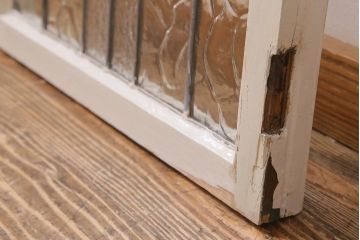 アンティーク建具　イギリスアンティーク　2色のカラーガラスが可愛らしいステンドグラスのペイントフィックス窓・小(明り取り)(R-39292)