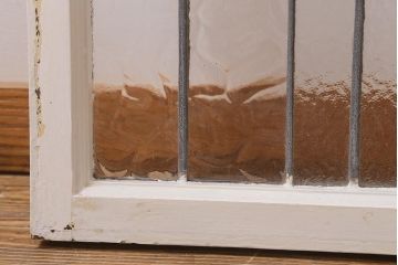 アンティーク建具　イギリスアンティーク　2色のカラーガラスが可愛らしいステンドグラスのペイントフィックス窓・小(明り取り)(R-39292)